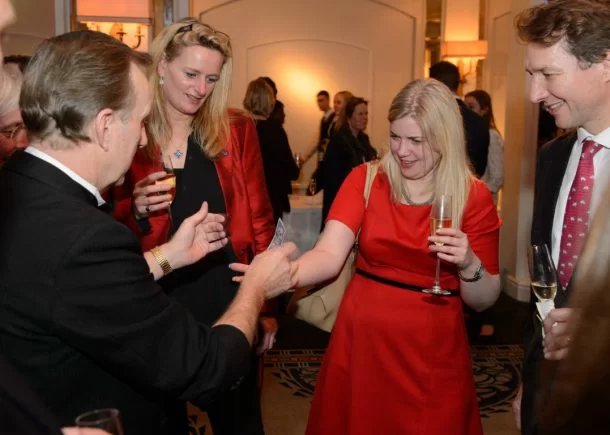 Birthday Party Entertainers Surrey Magic OZ performing amazing Close up magic