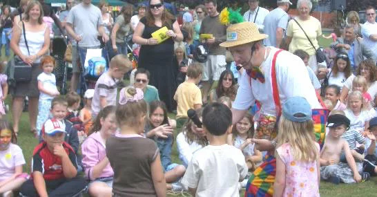 Hire The top School Shows Magician and Entertainer Magic OZ guaranteed The top School Shows Magician and Entertainer Magic OZ guaranteed