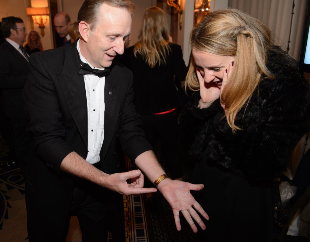 Close up Magician Middlesex Magic OZ